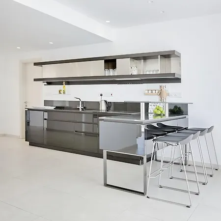 Дом отдыха Royal 4 Bedroom Seafront *