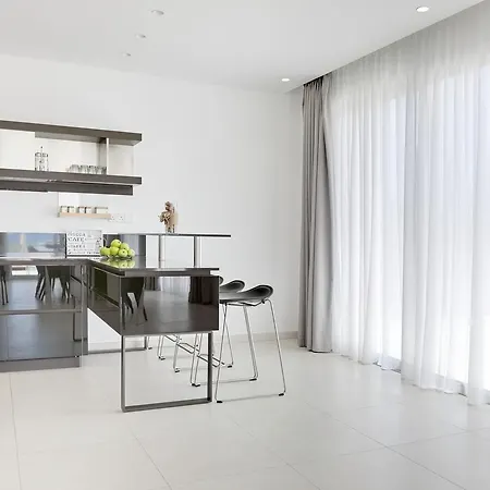 Royal 4 Bedroom Seafront Сasa de vacaciones