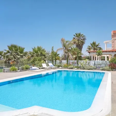 Royal 4 Bedroom Seafront Дом отдыха *
