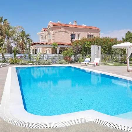 Дом отдыха Royal 4 Bedroom Seafront Айя-Напа