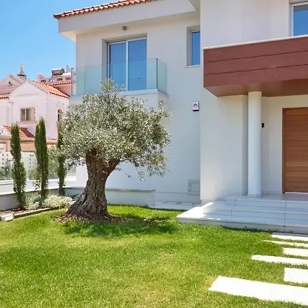 Дом отдыха Royal 4 Bedroom Seafront Айя-Напа