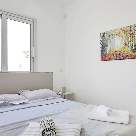Royal 4 Bedroom Seafront Дом отдыха Айя-Напа