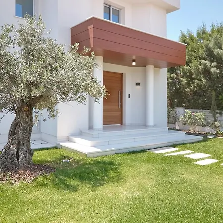 Royal 4 Bedroom Seafront * Ayia Napa