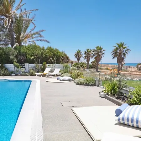 Royal 4 Bedroom Seafront Сasa de vacaciones