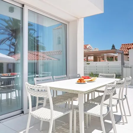 Сasa de vacaciones Royal 4 Bedroom Seafront