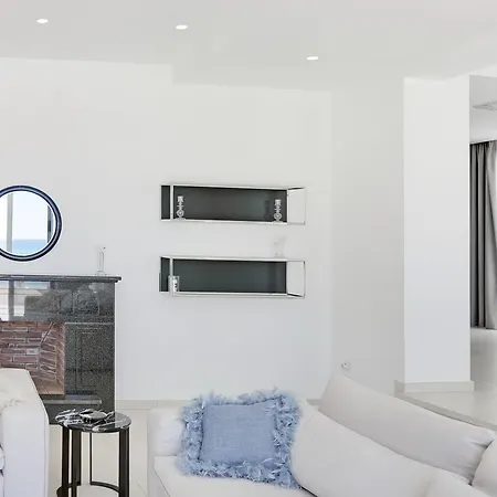 Royal 4 Bedroom Seafront Дом отдыха *