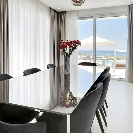 Дом отдыха Royal 4 Bedroom Seafront