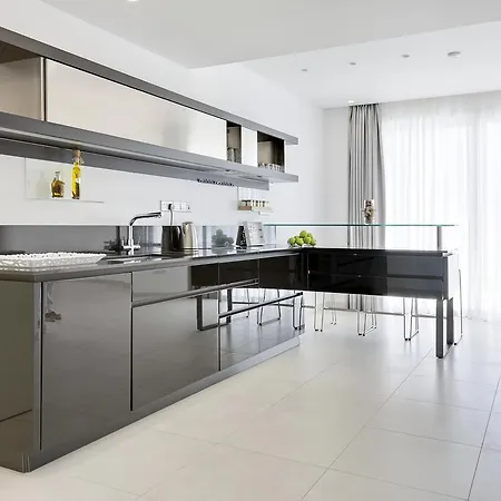 Royal 4 Bedroom Seafront Дом отдыха *