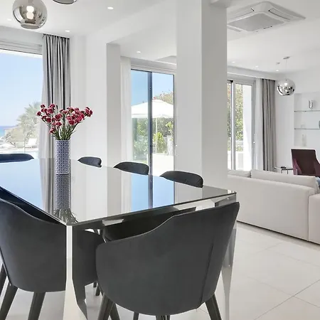 Royal 4 Bedroom Seafront * Айя-Напа