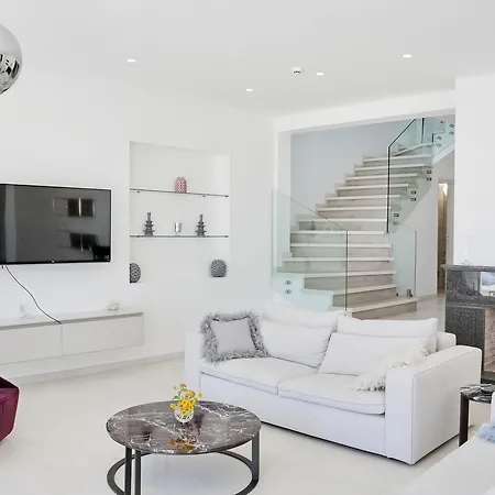 Дом отдыха Royal 4 Bedroom Seafront *