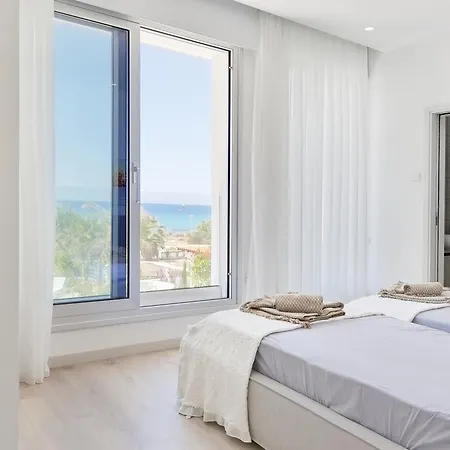 Royal 4 Bedroom Seafront Дом отдыха *